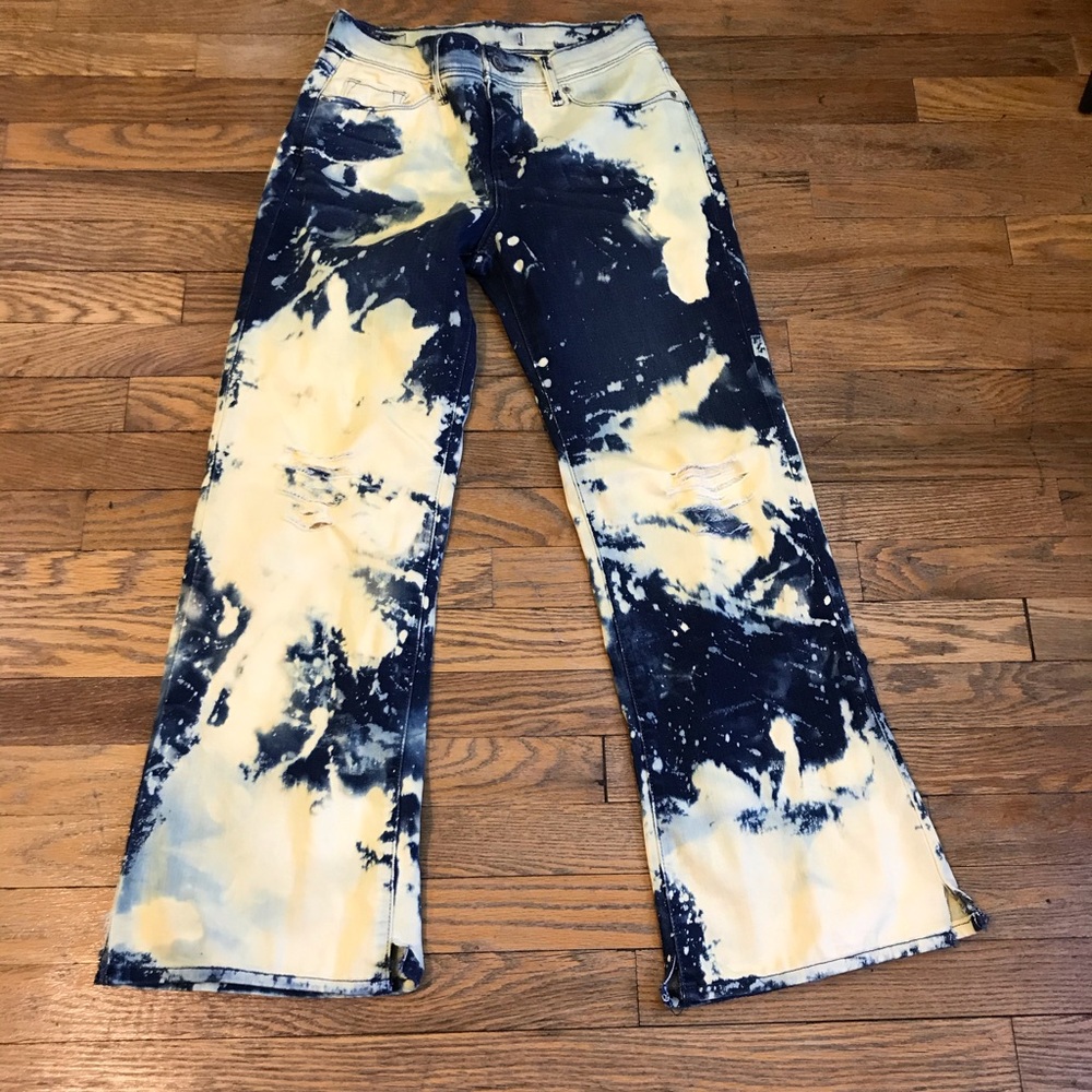 Levis Flair Distressed Jeans